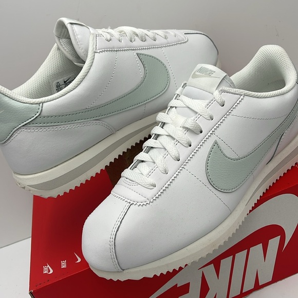 Nike Cortez Leather
Women's
Summit White/Sail/Light
Bone/Light Silver
DN1791-106 - Picture 10 of 16